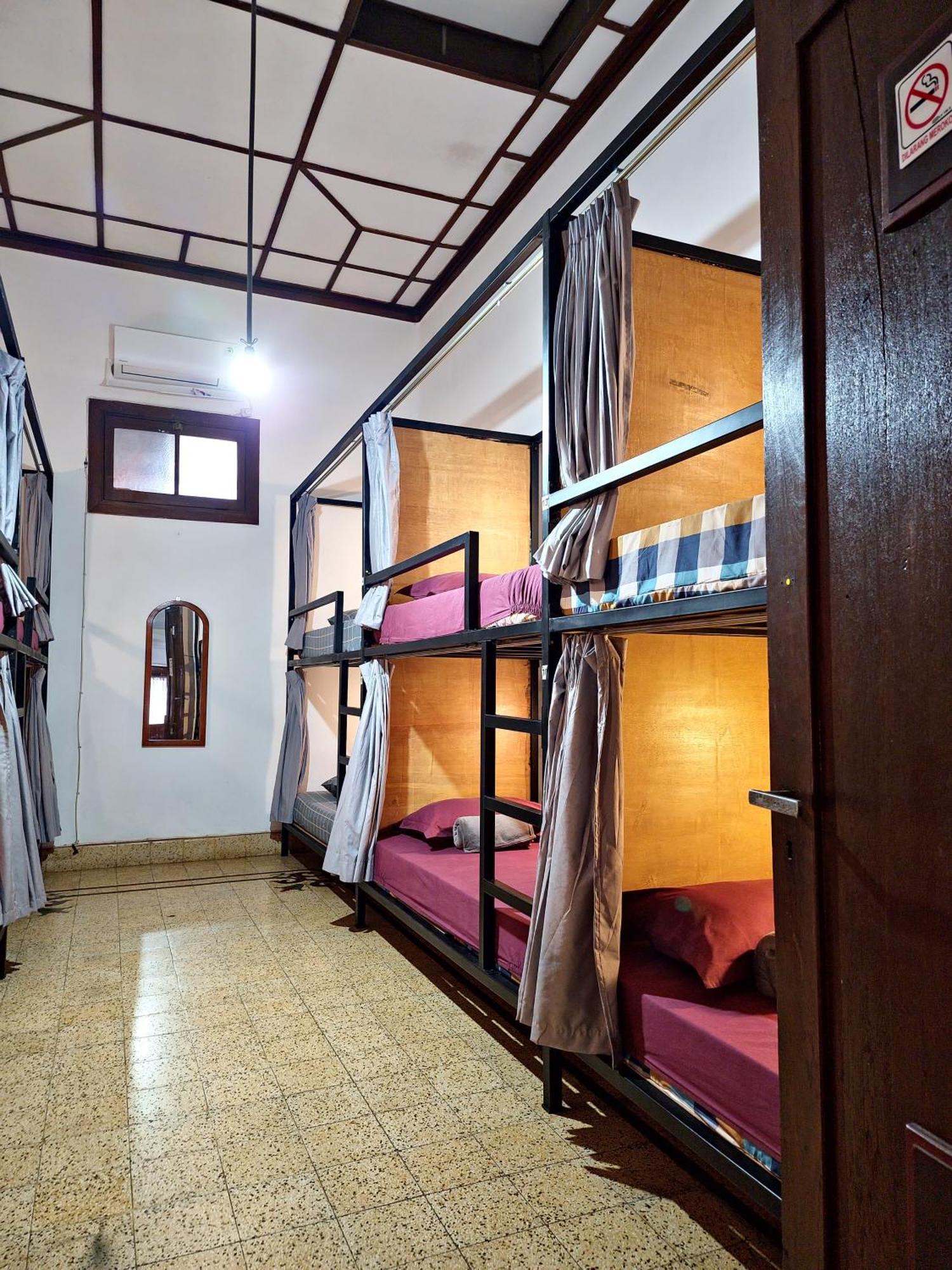 Semeru Hostel Malang (Adults Only) Exterior photo